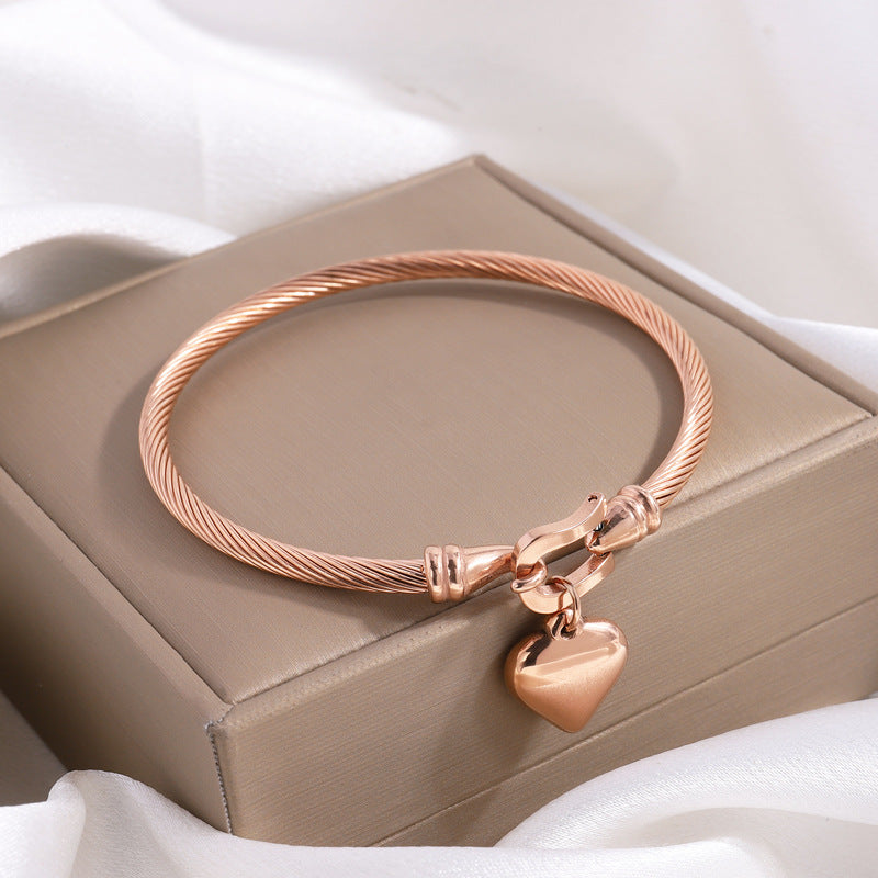Bracelete Aço de Titânio | Fecho Ferradura com Coração | Não Oxida