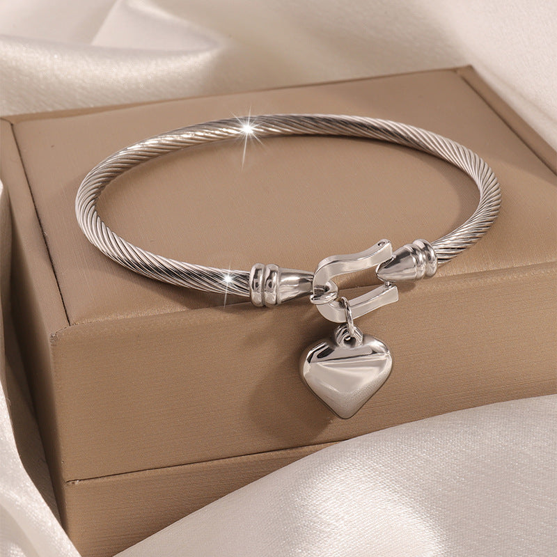Bracelete Aço de Titânio | Fecho Ferradura com Coração | Não Oxida
