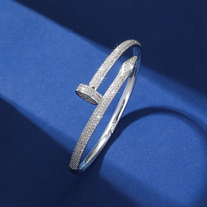 Pulseira Feminina Texturada em Aço de Titânio | Banho a Ouro 18K | Não Oxida