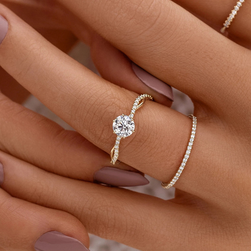 Anel em Prata S925 | Design Ondas Entrelaçadas com Pedra Central de Diamante