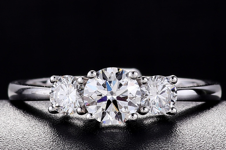 Anel de Noivado Elegante | Ouro 18K com Diamante Lab-Grown | Não Oxida