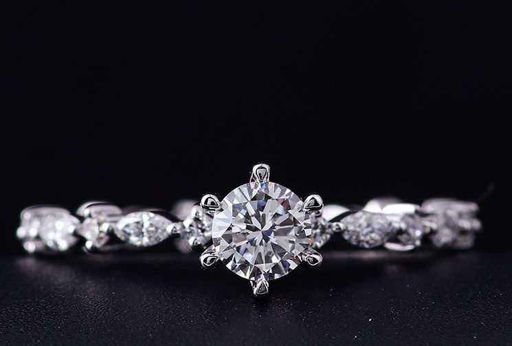 Anel de Noivado Elegante | Ouro 18K com Diamante Lab-Grown | Não Oxida