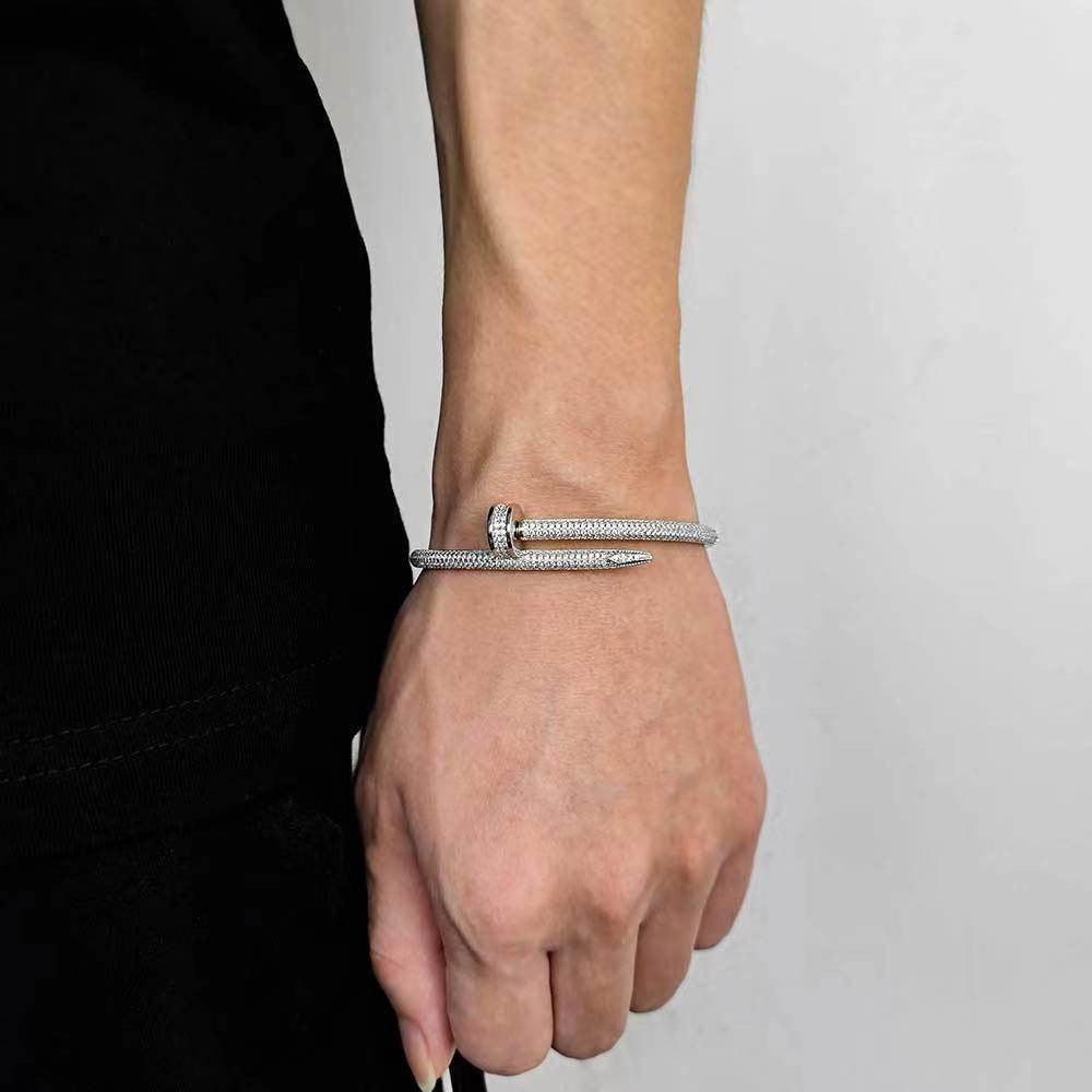 Pulseira Feminina Texturada em Aço de Titânio | Banho a Ouro 18K | Não Oxida