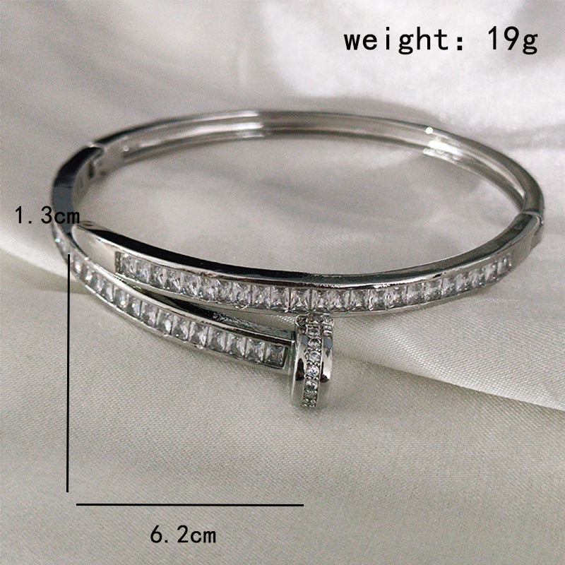 Pulseira Feminina Texturada em Aço de Titânio | Banho a Ouro 18K | Não Oxida